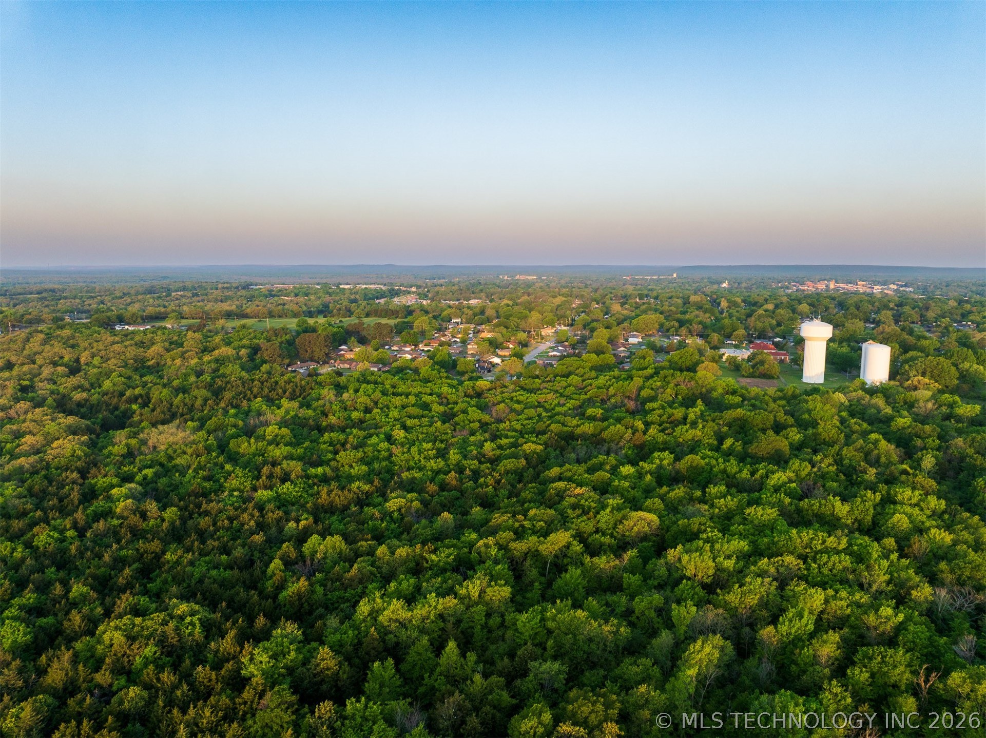 1918 E Crestview Drive Property Photo 14