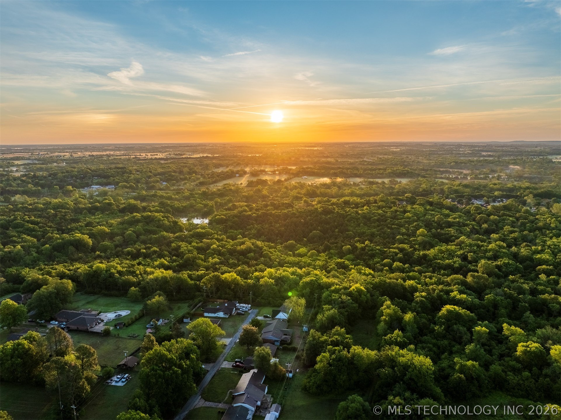 1928 E 9th Street Property Photo 4