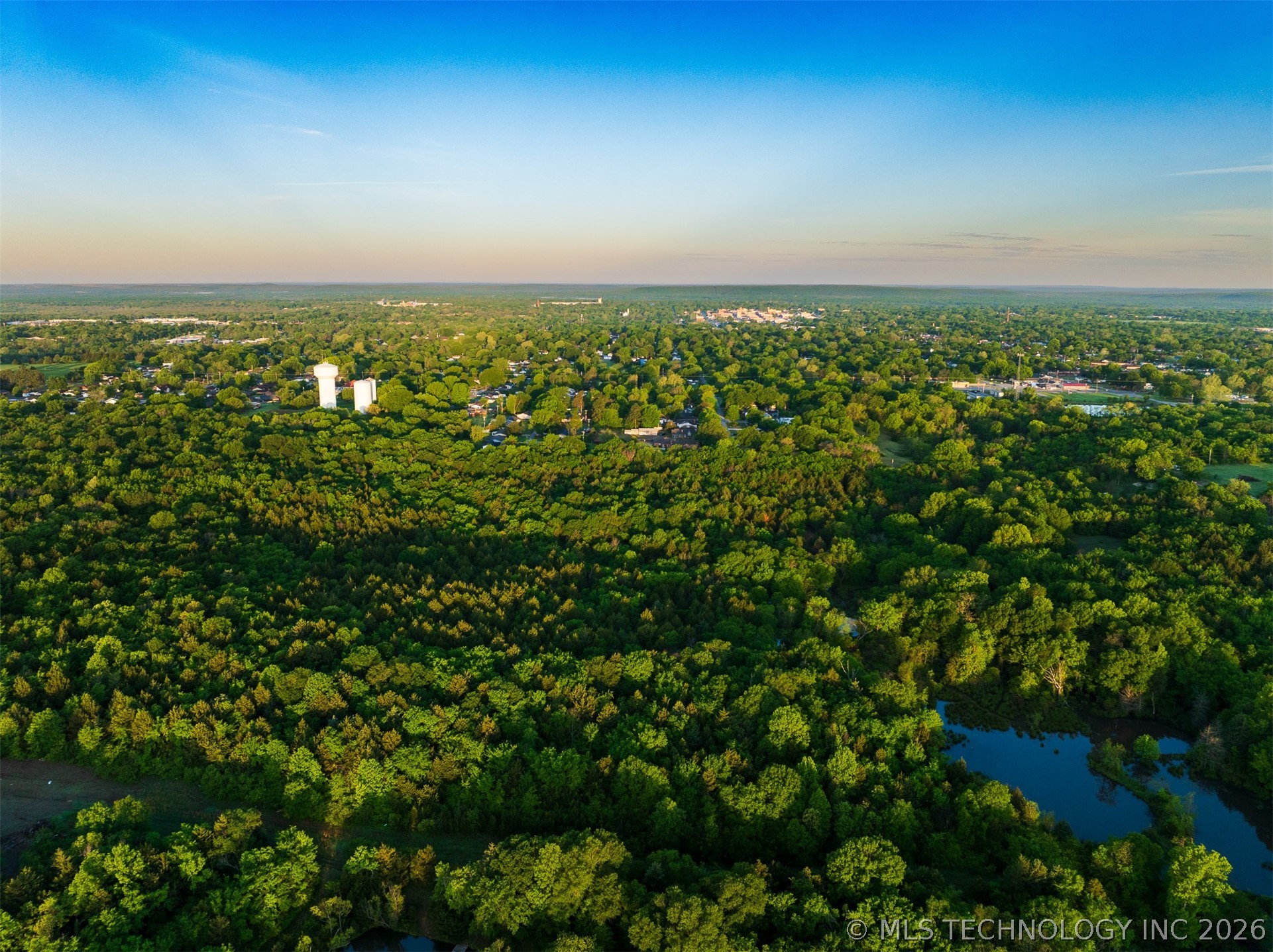 1928 E 9th Street Property Photo 5