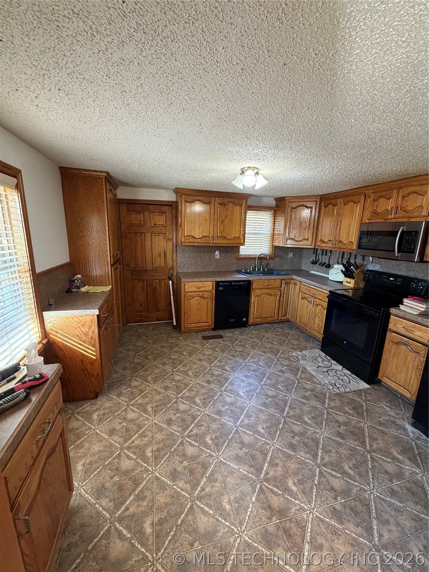 529 County Road 1755 Property Photo 10