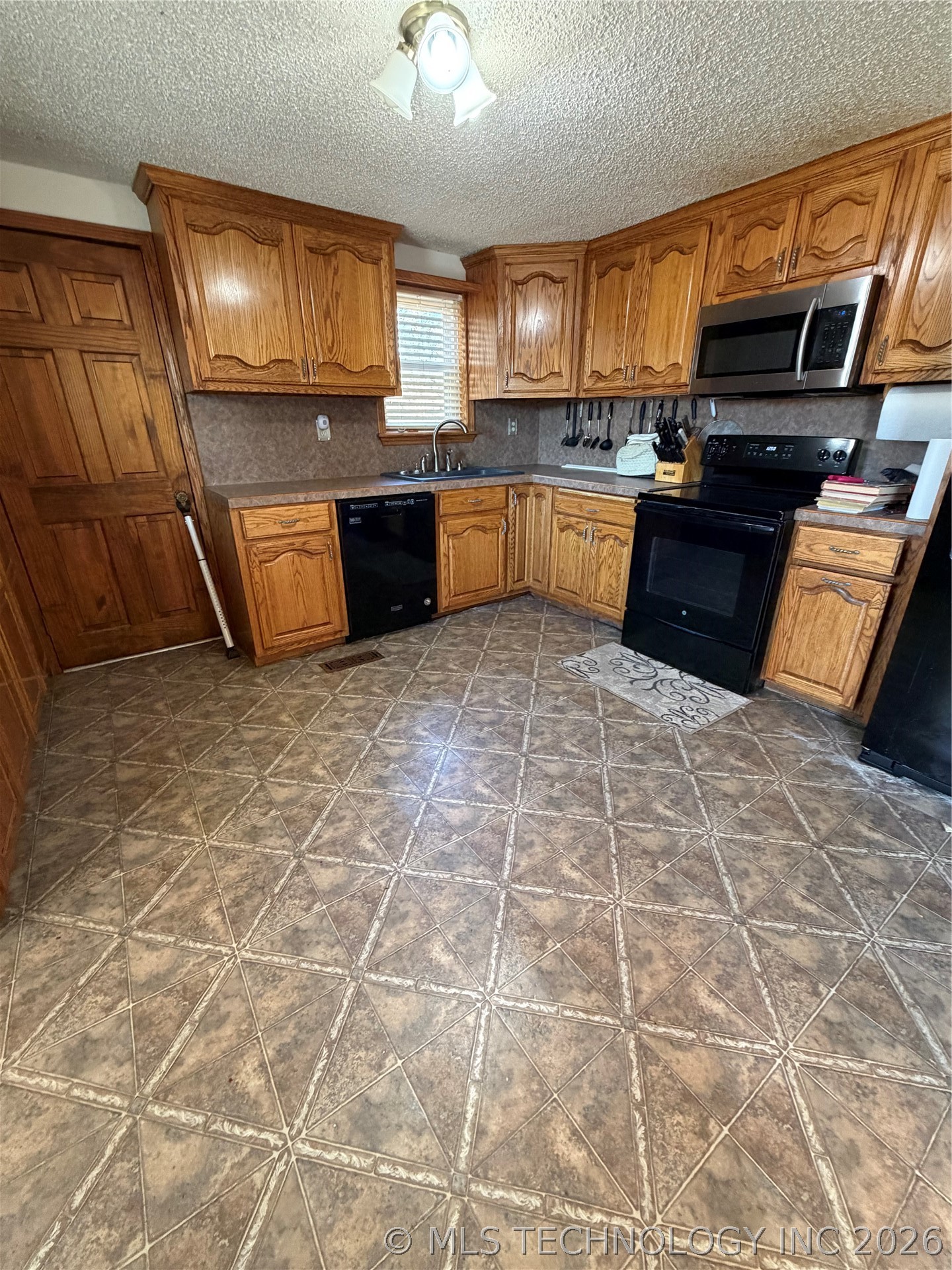 529 County Road 1755 Property Photo 11