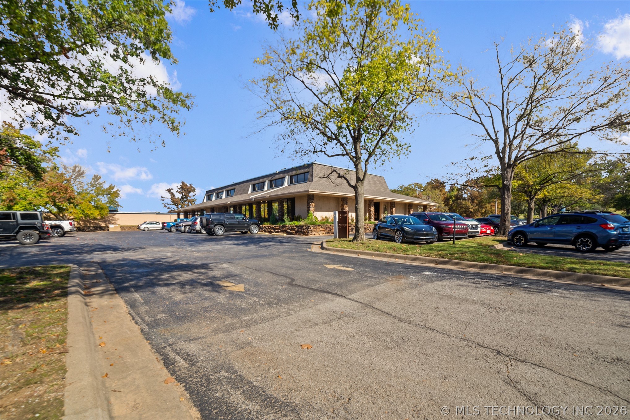 6400 S Lewis Avenue Property Photo 3