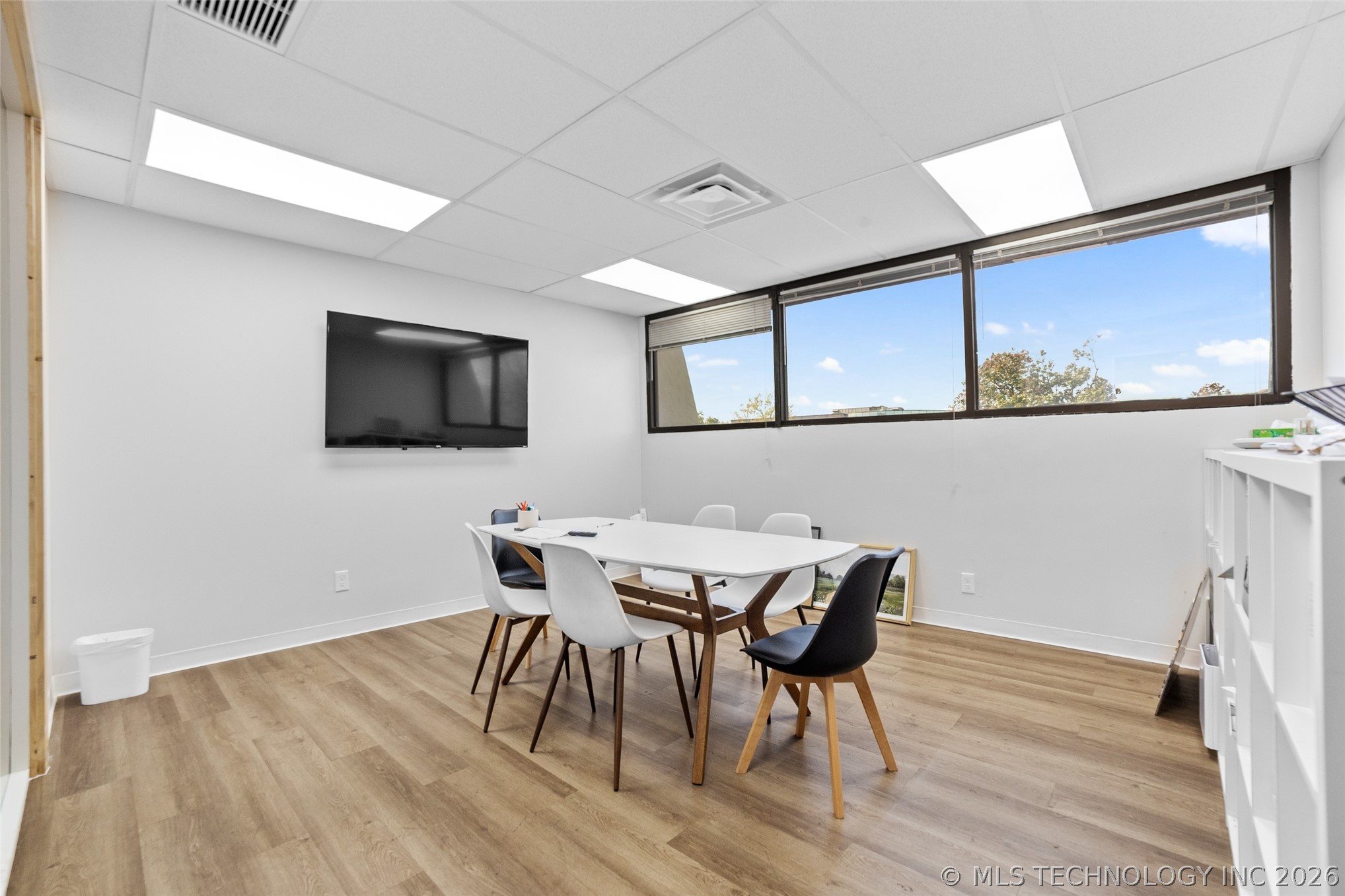 6400 S Lewis Avenue Property Photo 7