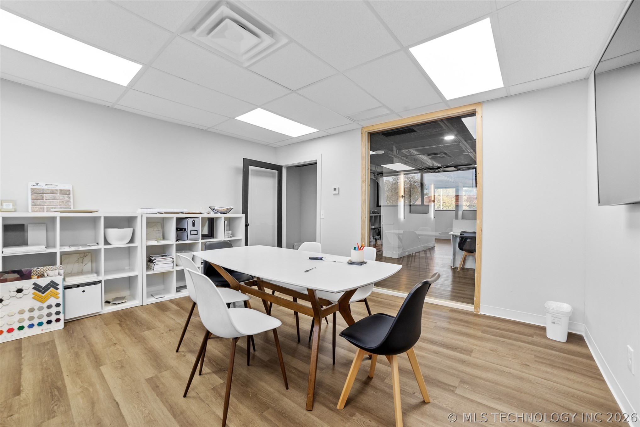 6400 S Lewis Avenue Property Photo 8