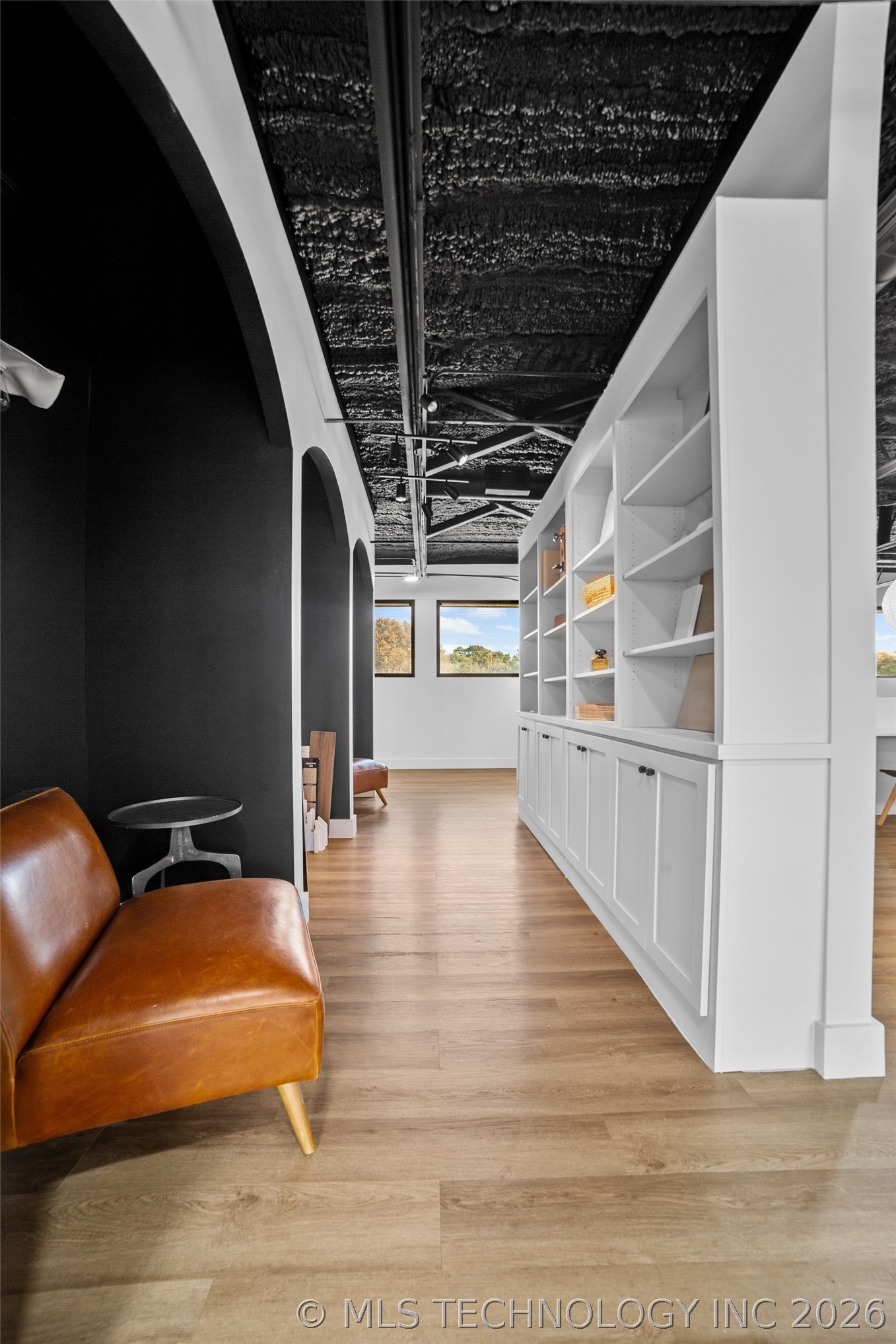 6400 S Lewis Avenue Property Photo 12