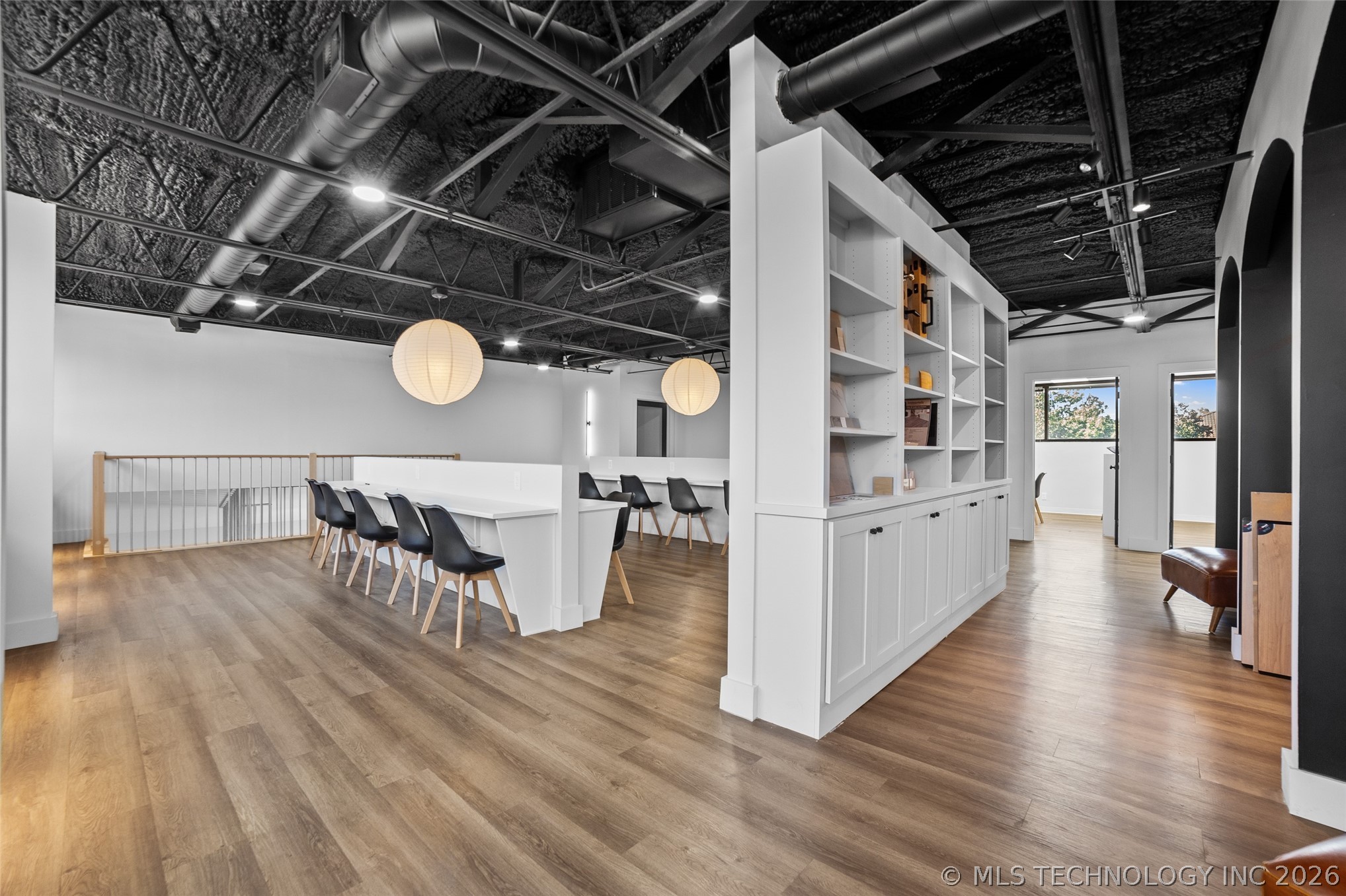 6400 S Lewis Avenue Property Photo 15