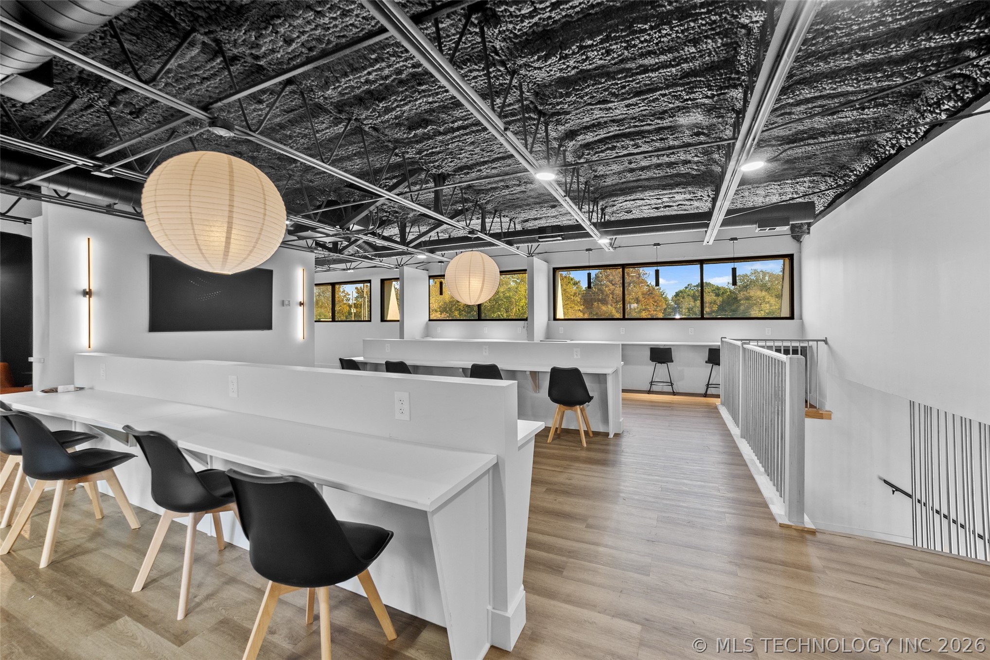 6400 S Lewis Avenue Property Photo 17