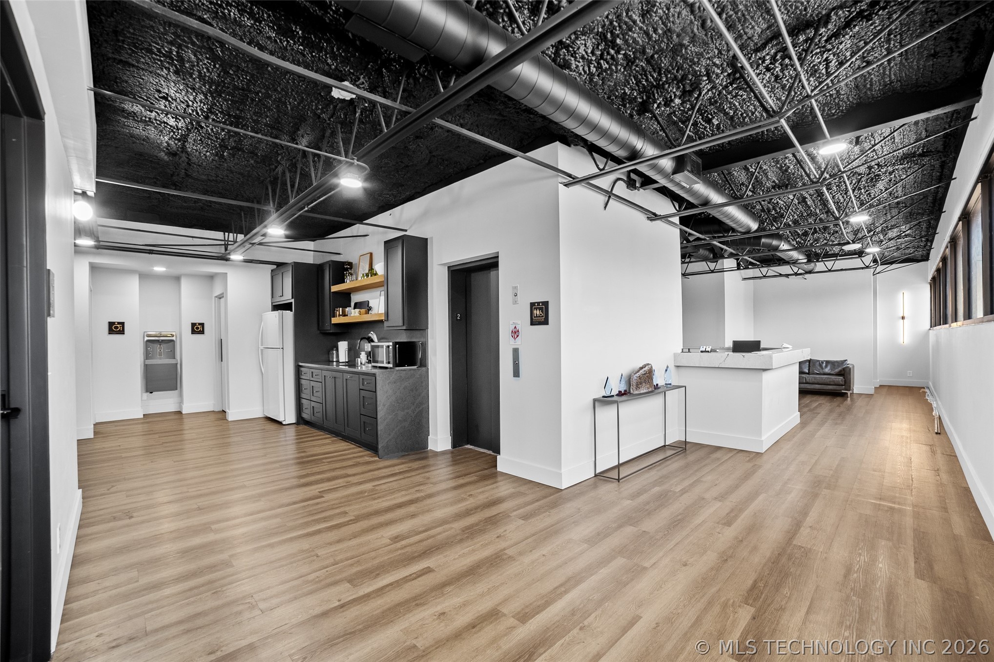 6400 S Lewis Avenue Property Photo 20