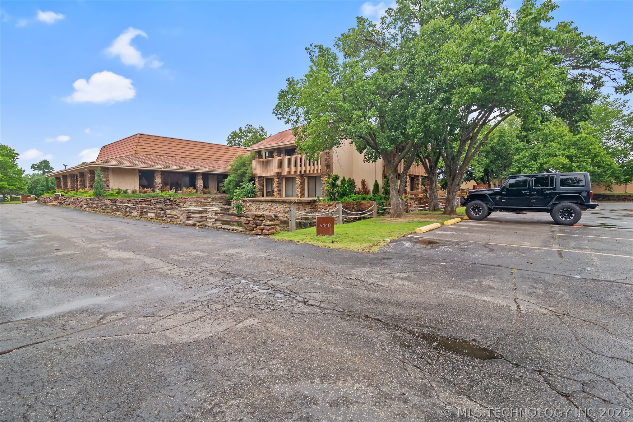 6400 S Lewis Avenue Property Photo 31