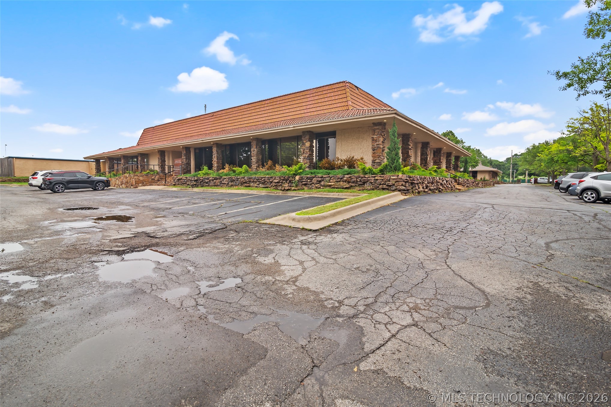 6400 S Lewis Avenue Property Photo 34