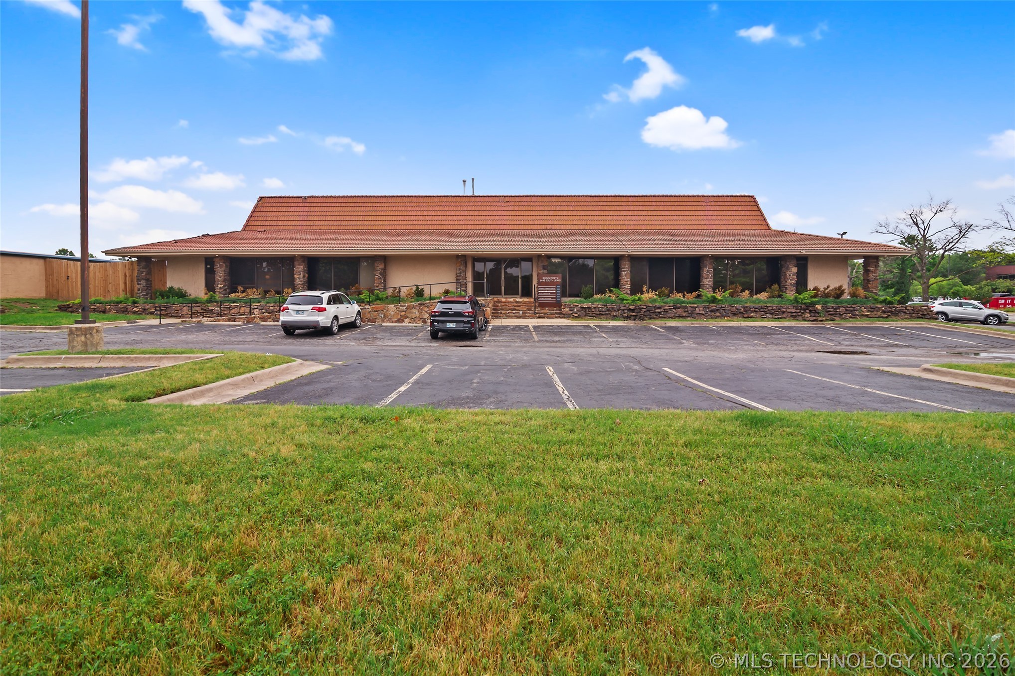 6400 S Lewis Avenue Property Photo 35