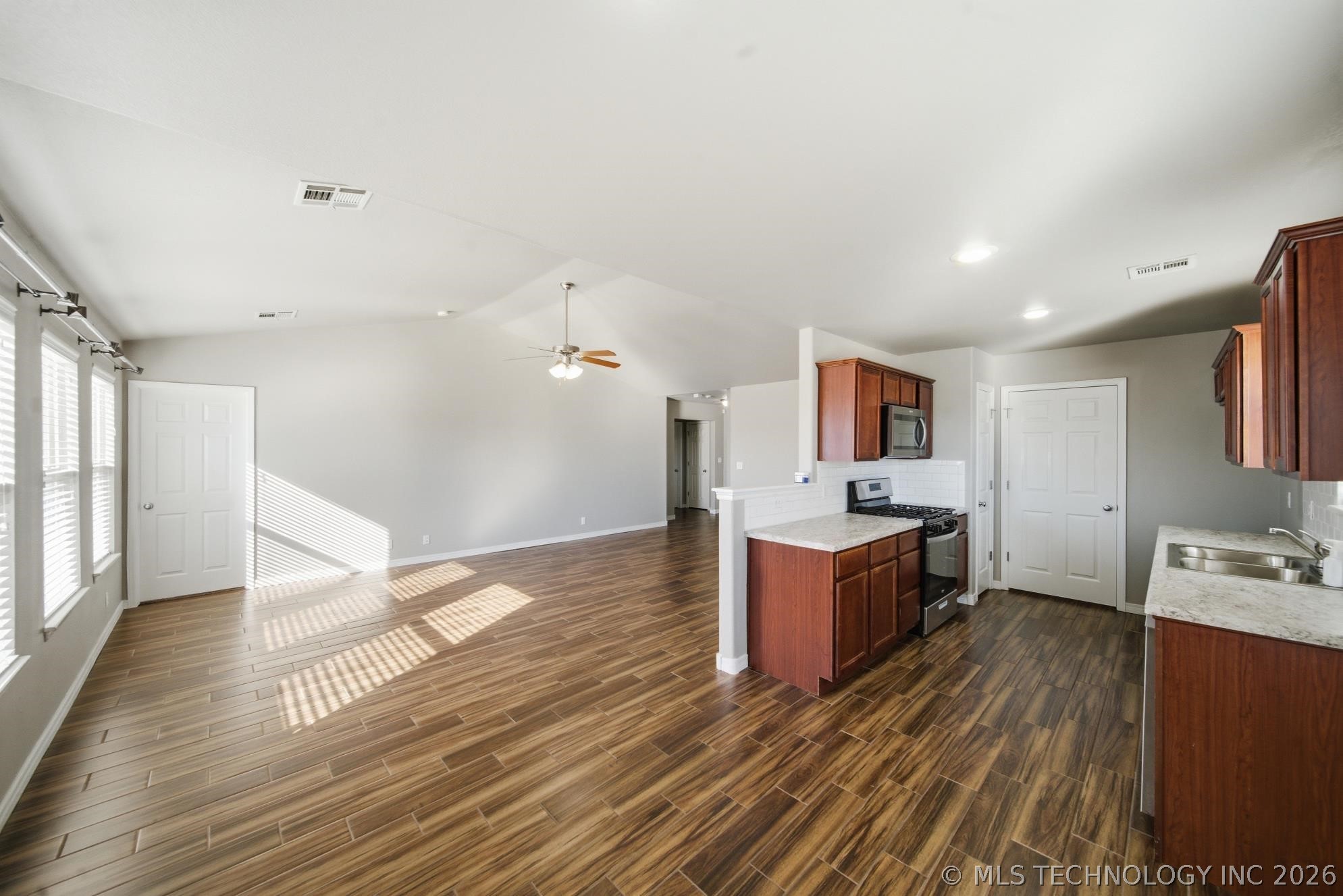 10710 N 146th East Avenue Property Photo 5