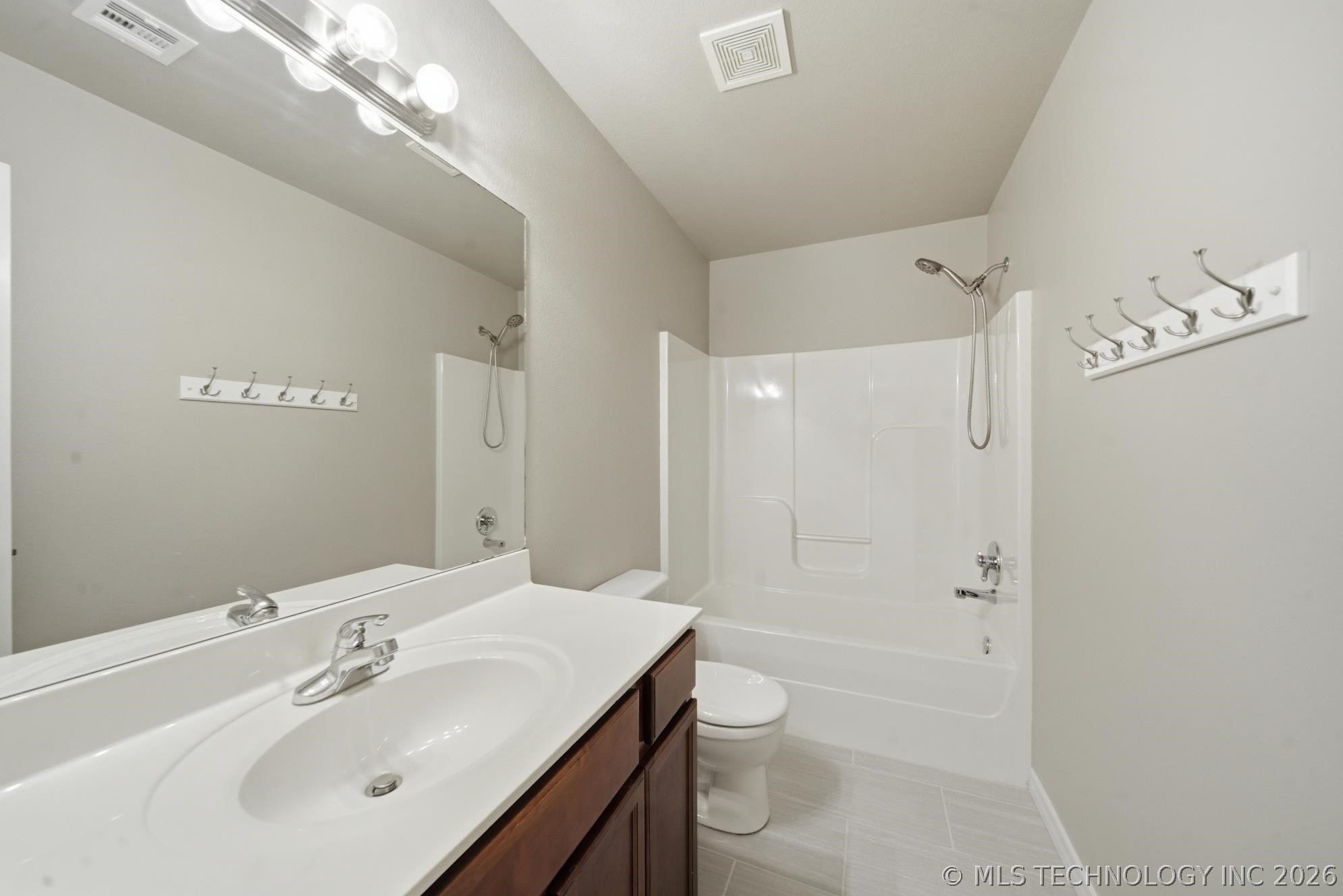 10710 N 146th East Avenue Property Photo 18