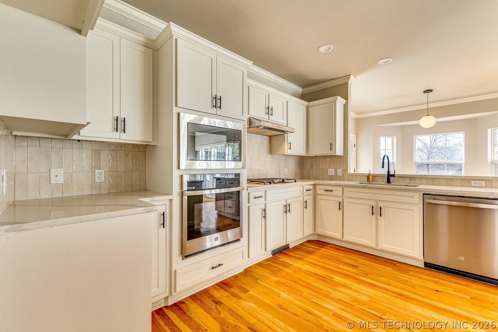 4608 E 94th Street Property Photo 3