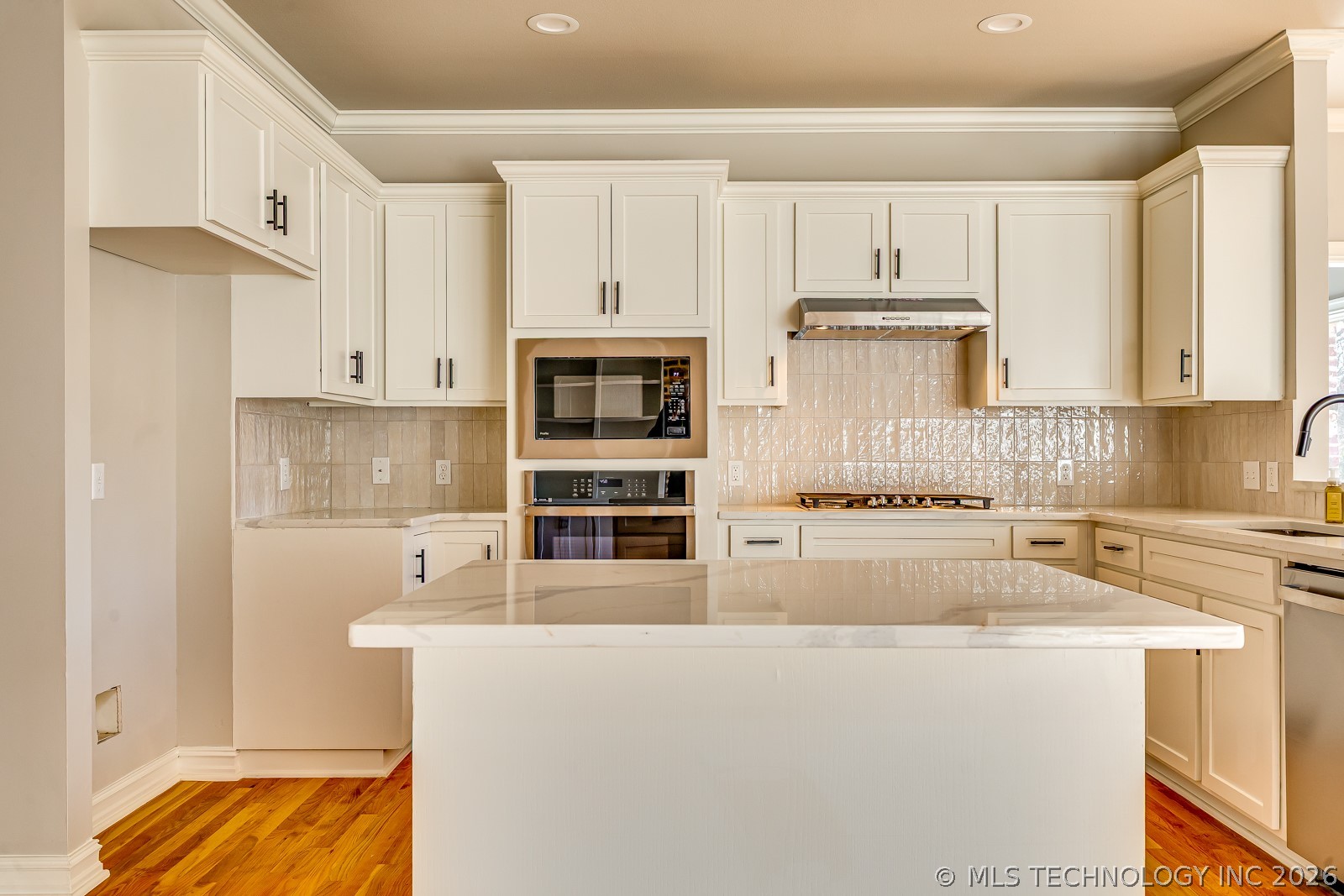 4608 E 94th Street Property Photo 5