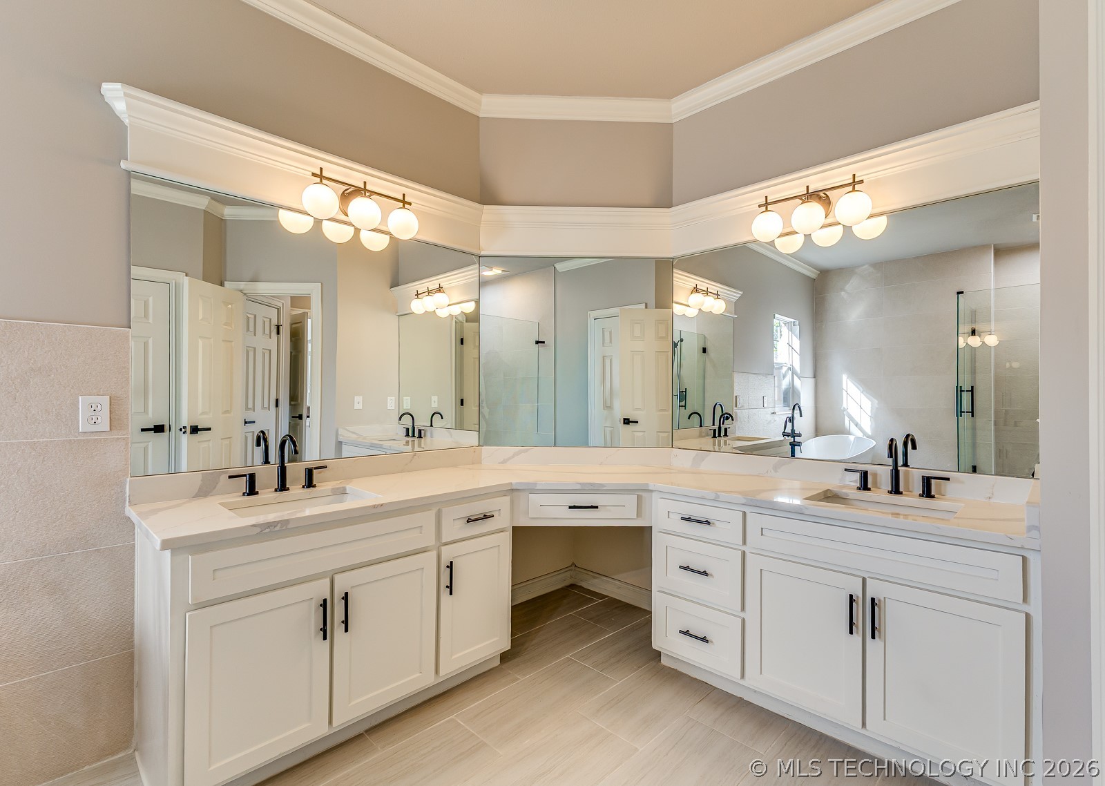 4608 E 94th Street Property Photo 27