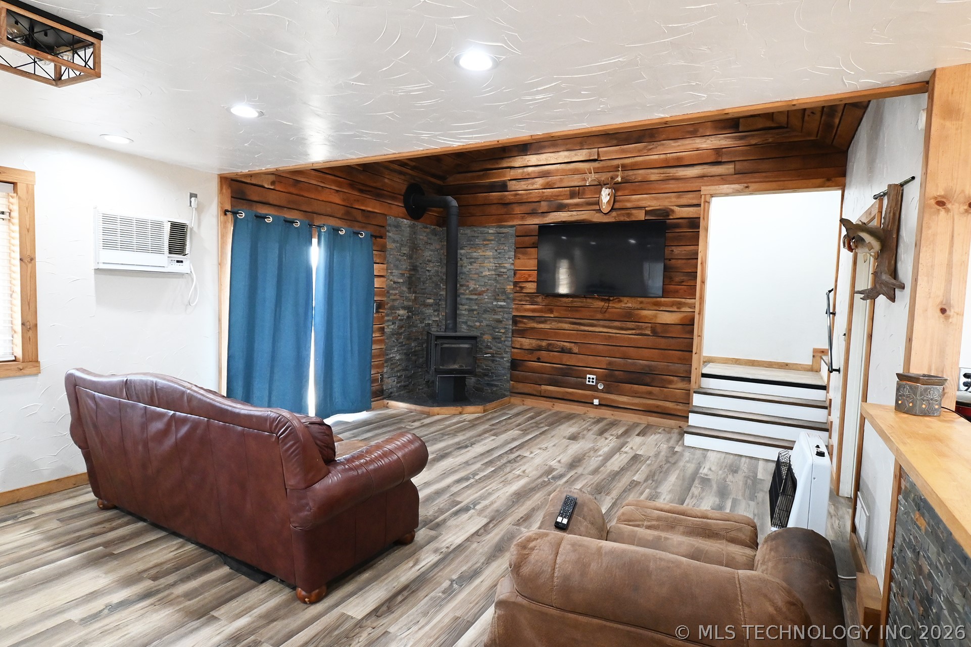 7075 E 303 Road Property Photo 6