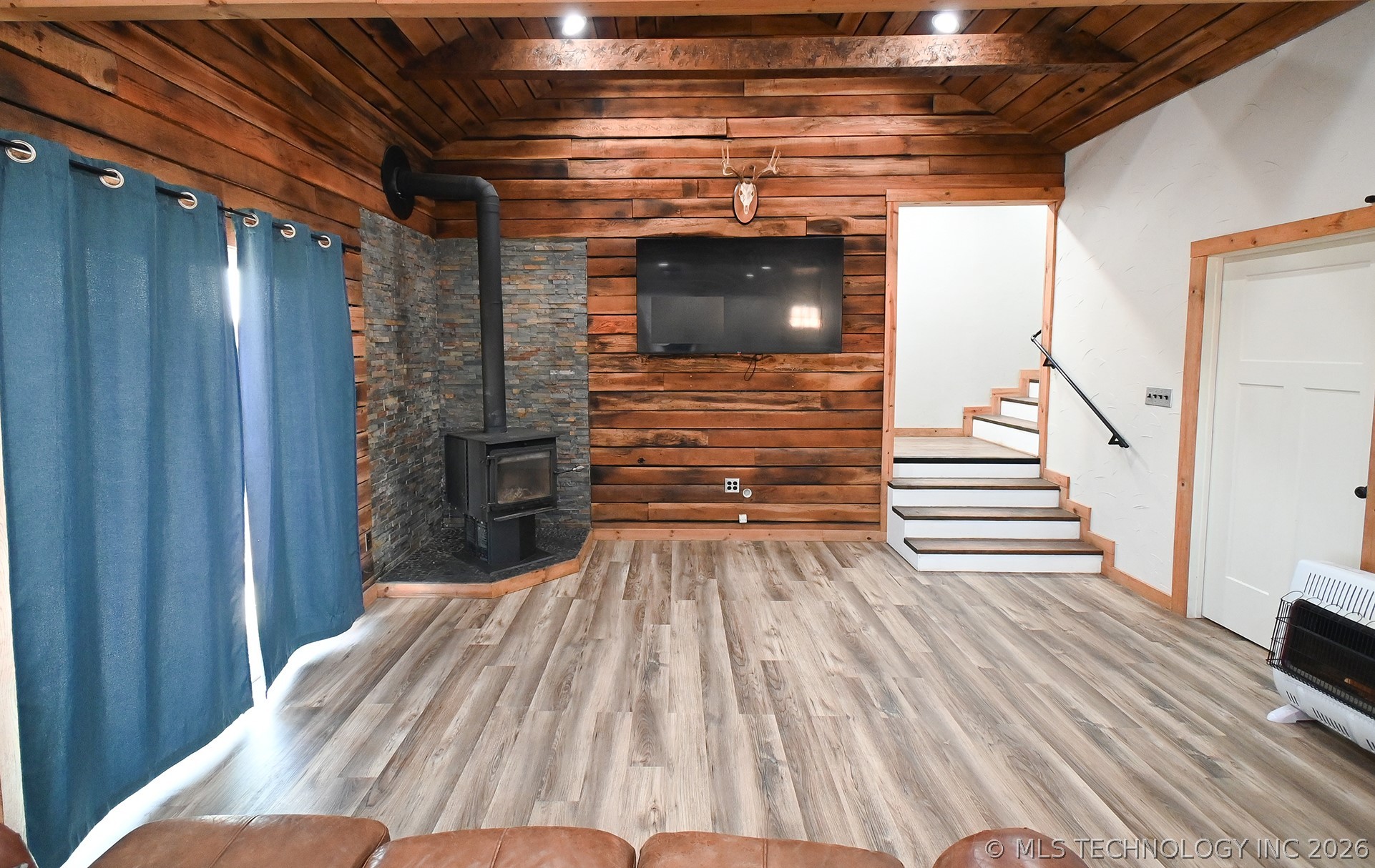 7075 E 303 Road Property Photo 7