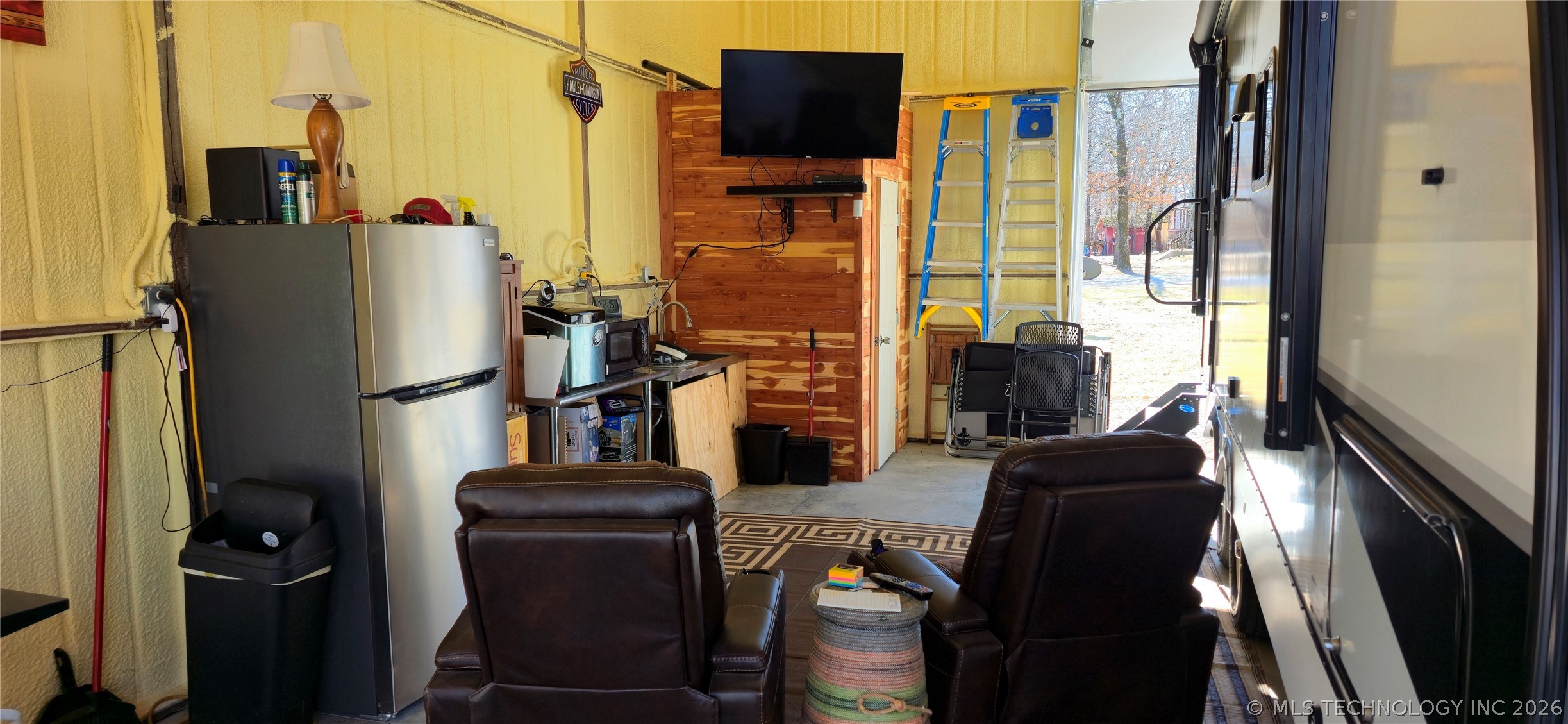 114305 S 4209 Property Photo 6