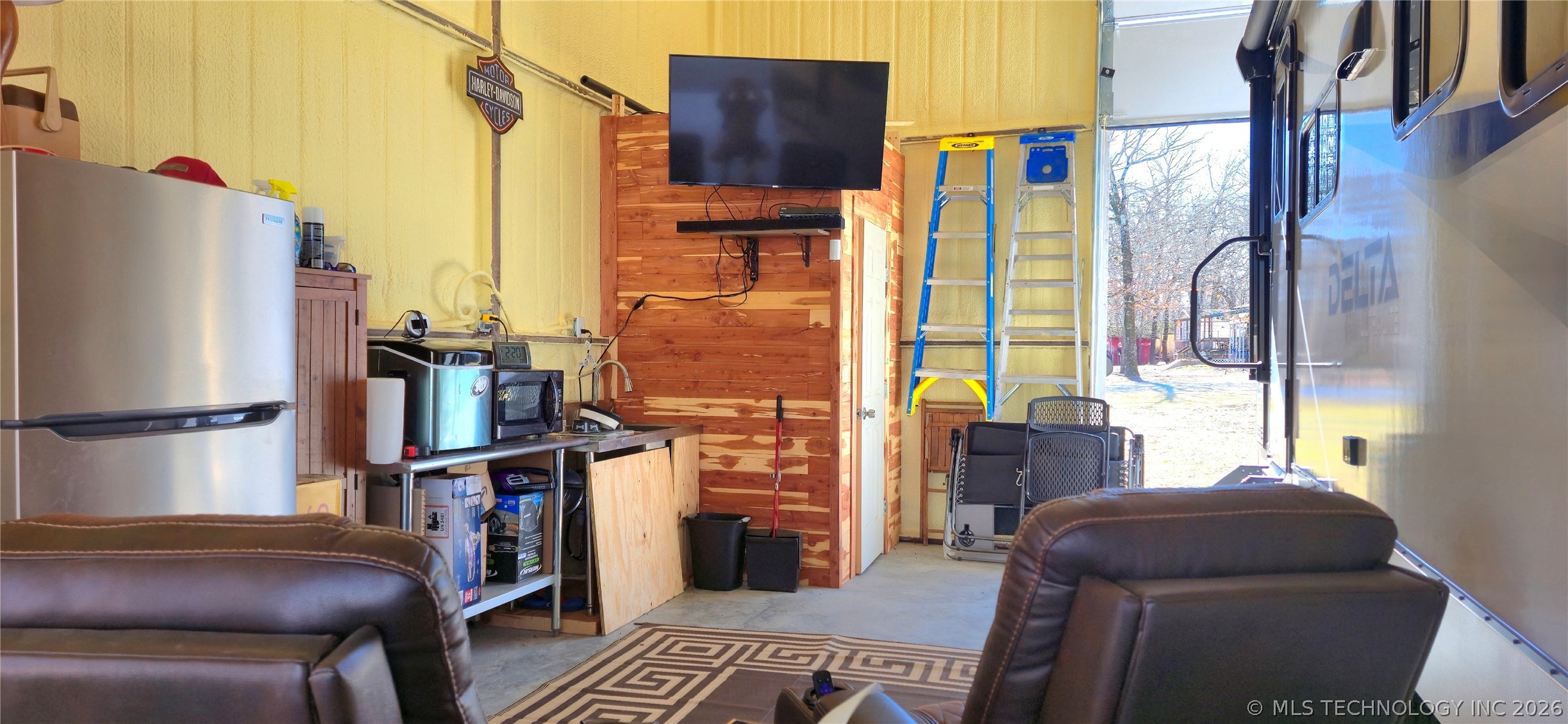 114305 S 4209 Property Photo 7