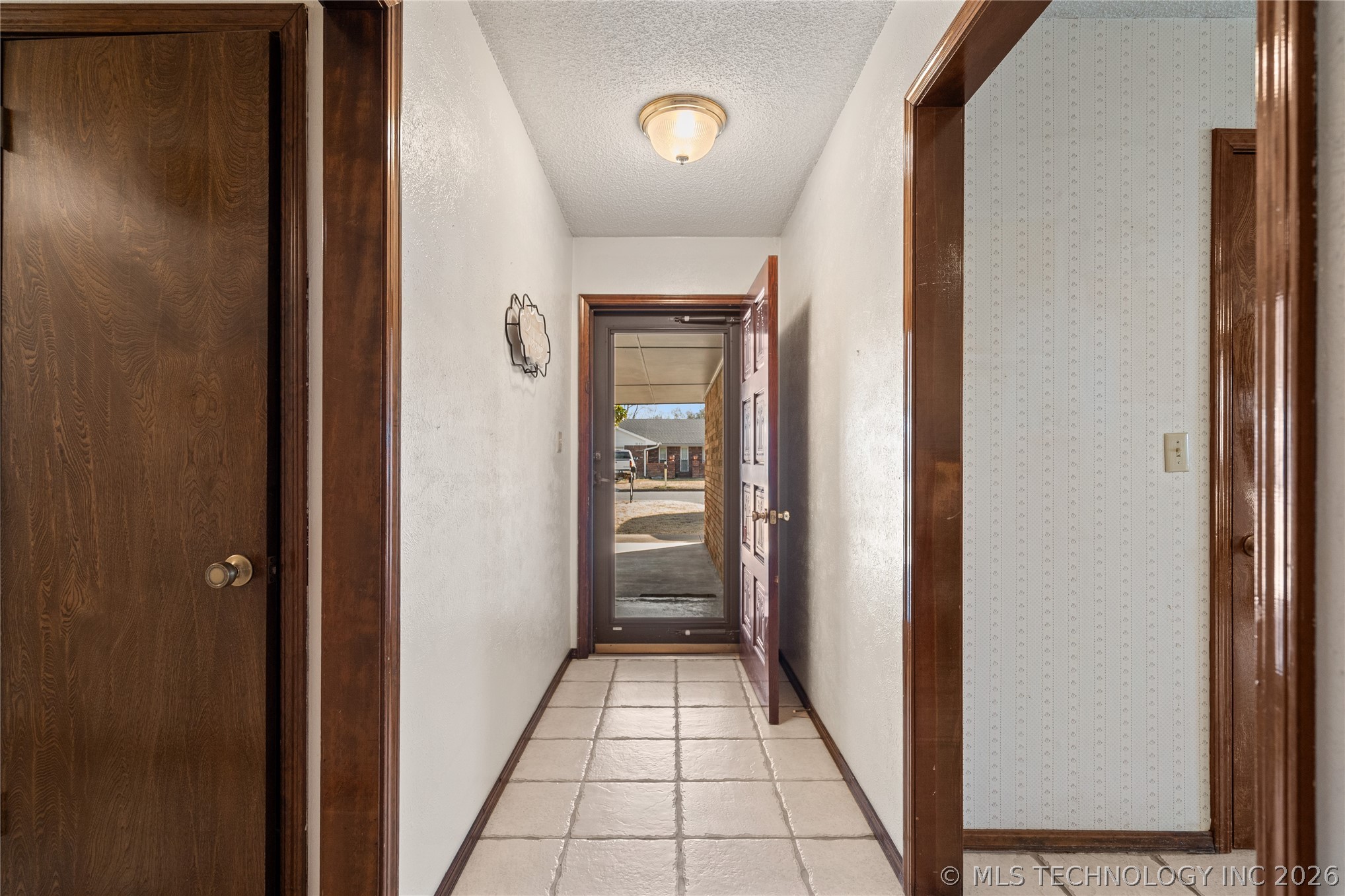 3133 Woodside Property Photo 3