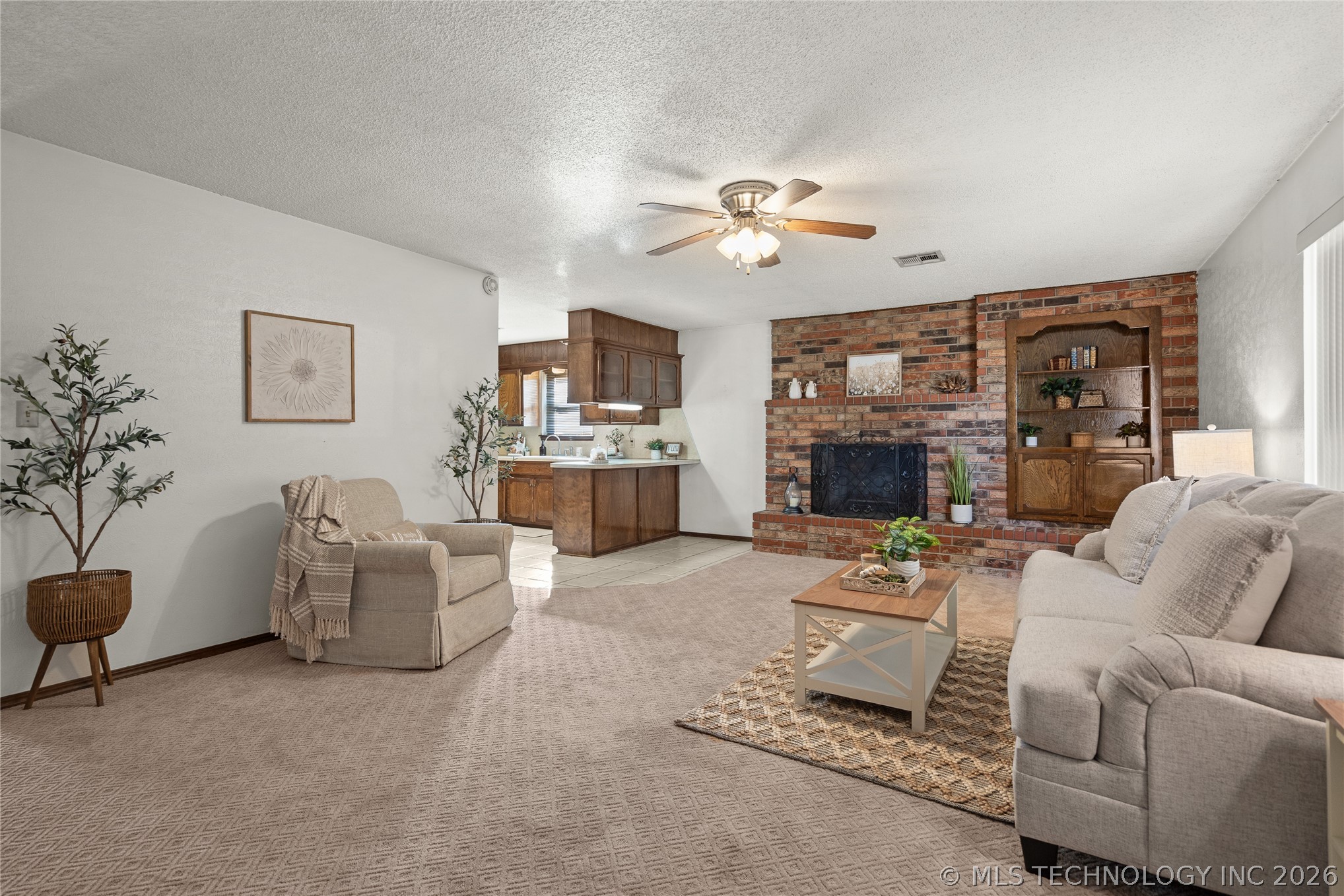 3133 Woodside Property Photo 5