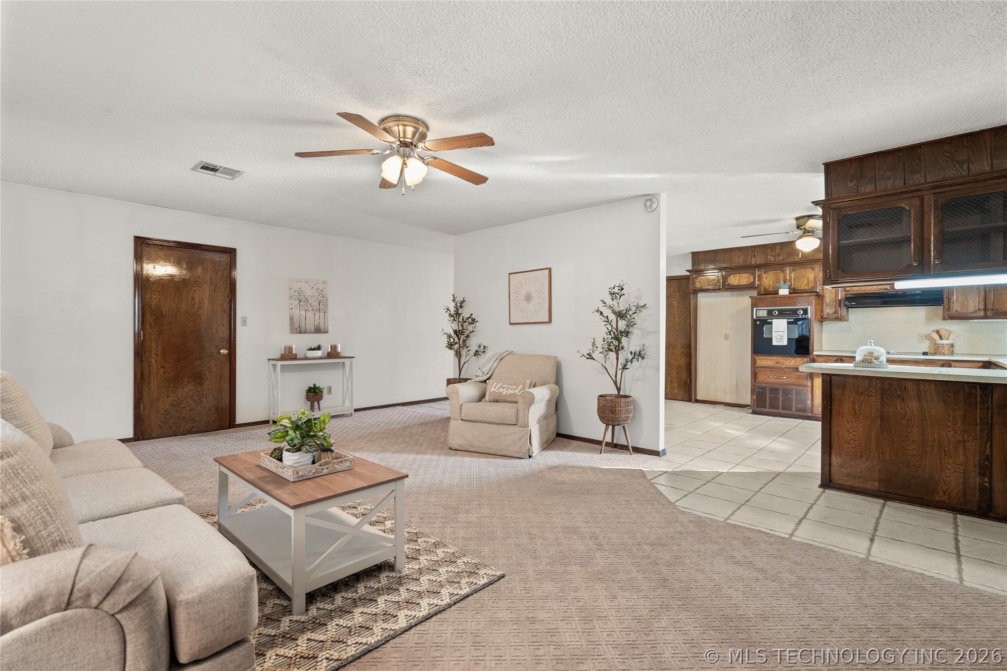 3133 Woodside Property Photo 7