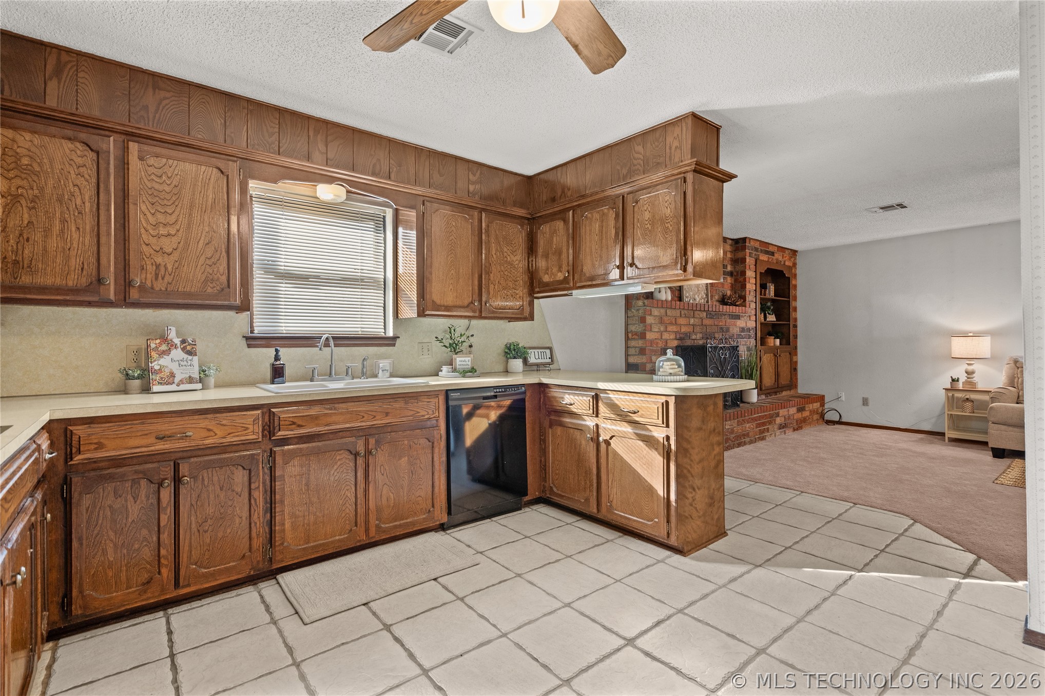 3133 Woodside Property Photo 11