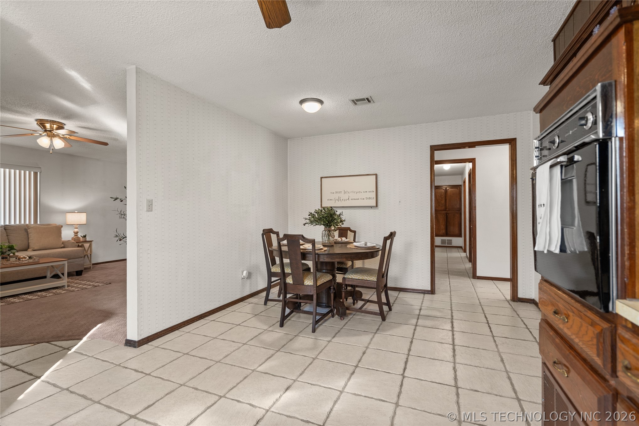 3133 Woodside Property Photo 12