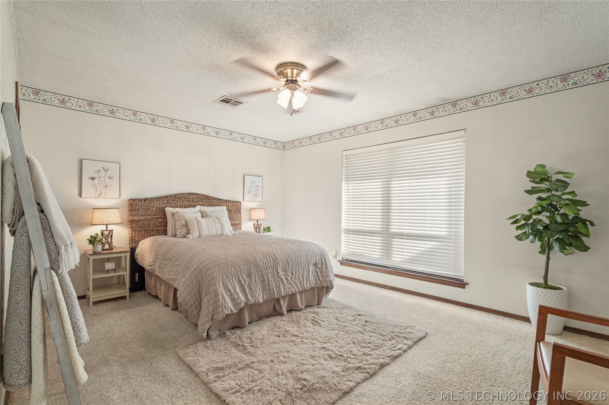 3133 Woodside Property Photo 14