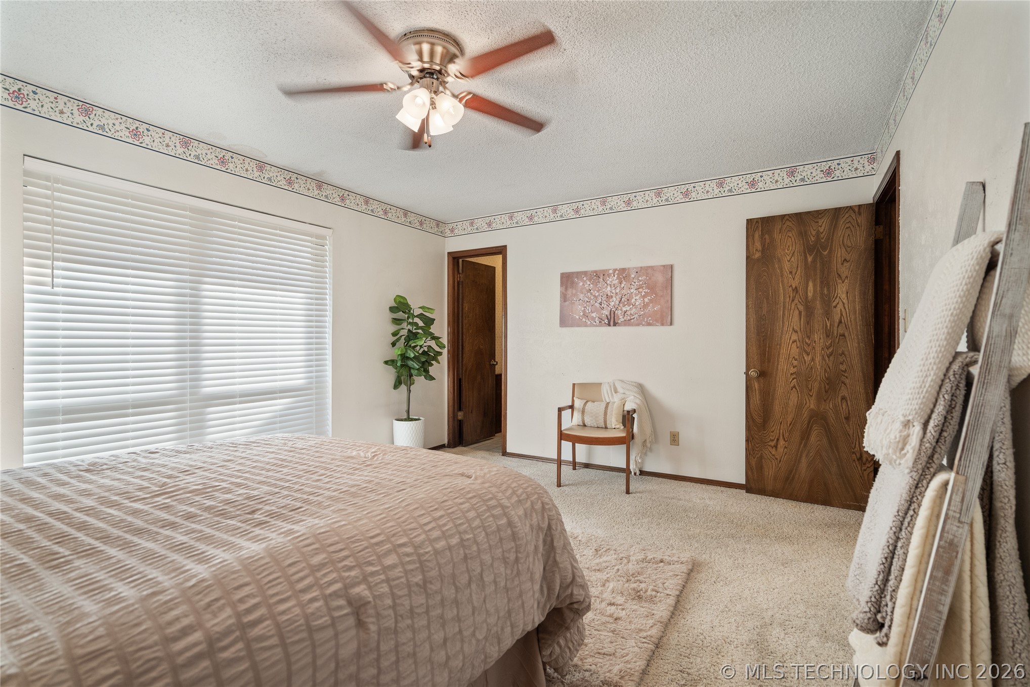 3133 Woodside Property Photo 16