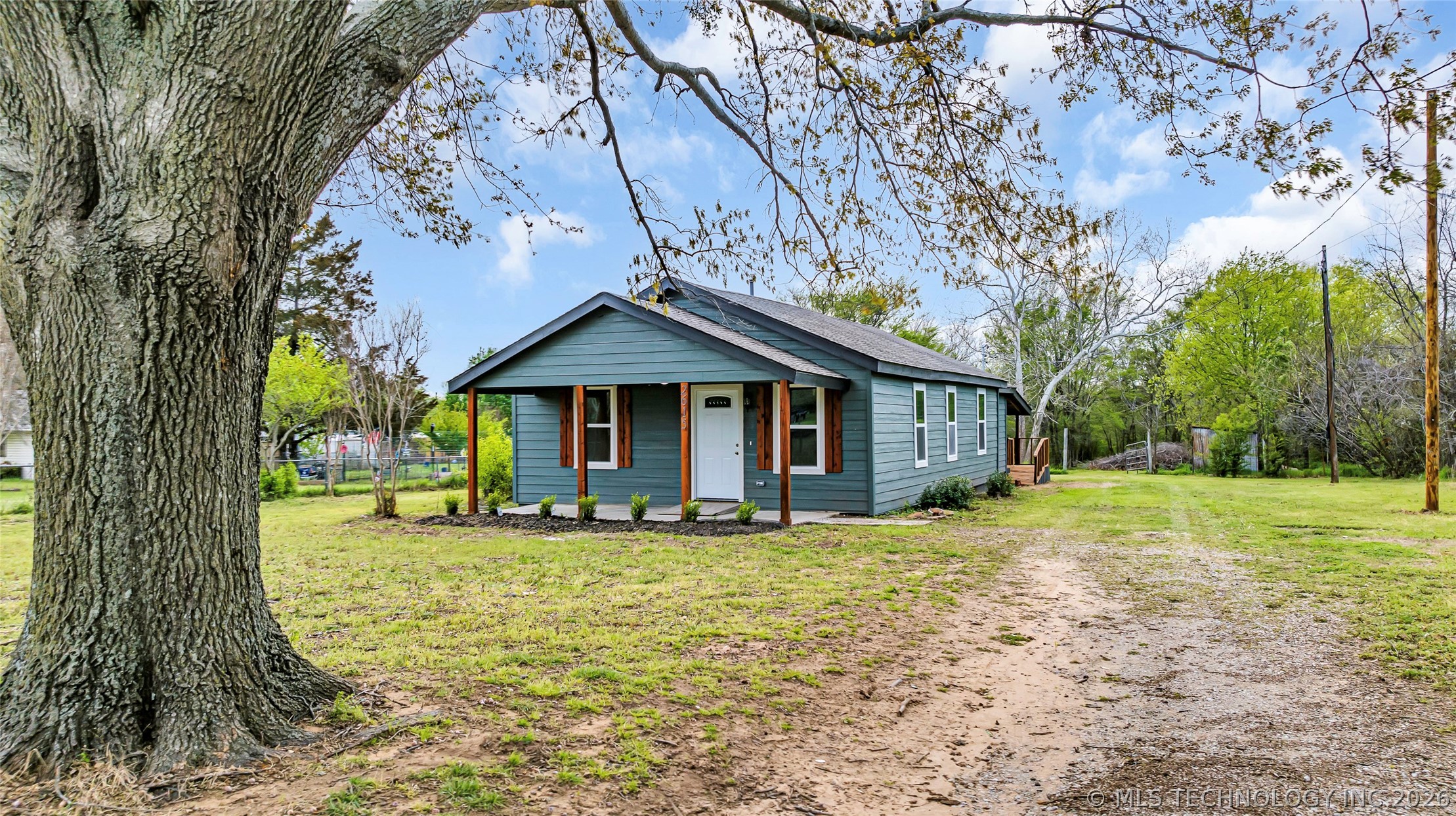 2615 N Rancho Lane Property Photo 1