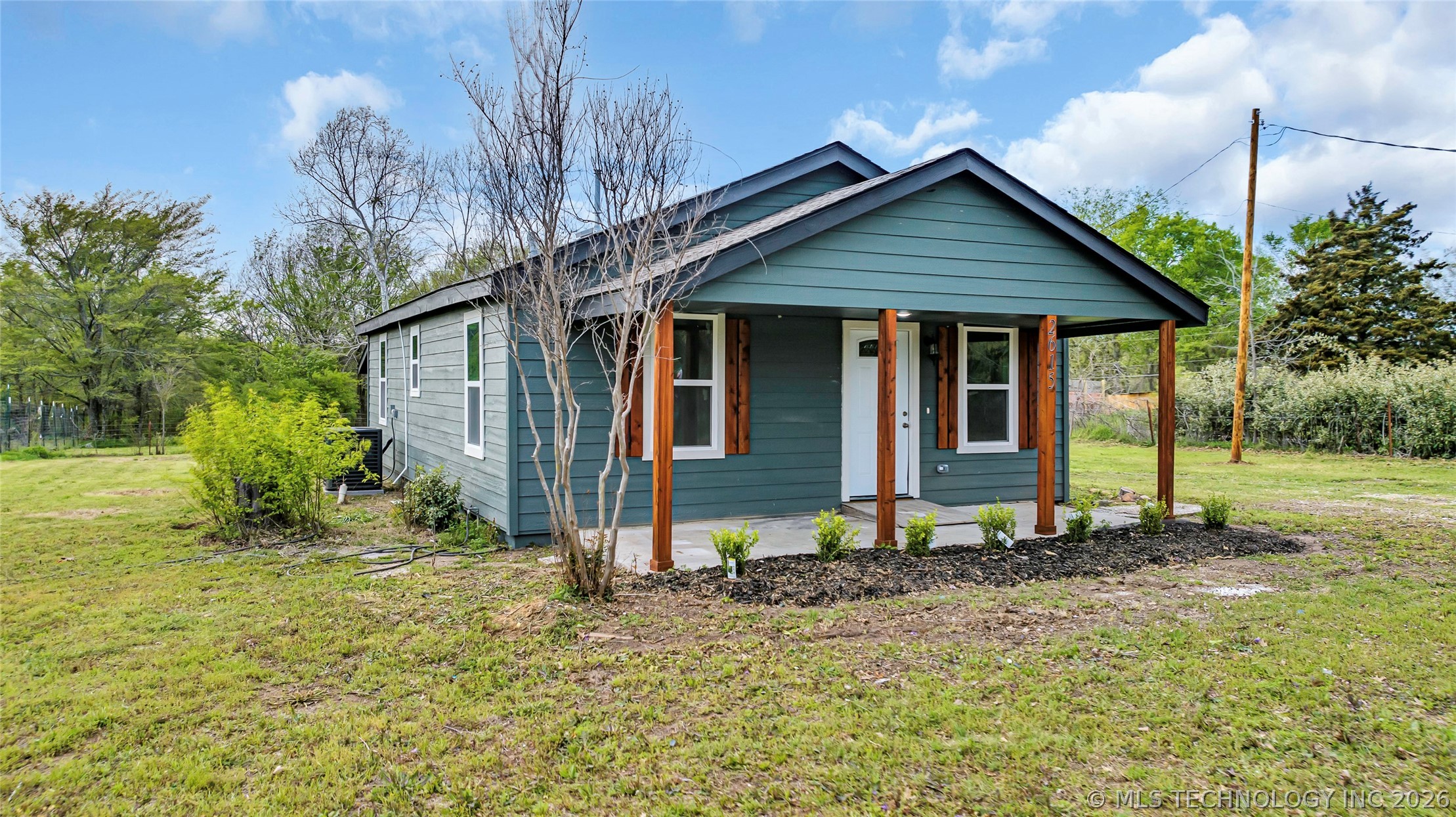 2615 N Rancho Lane Property Photo 2