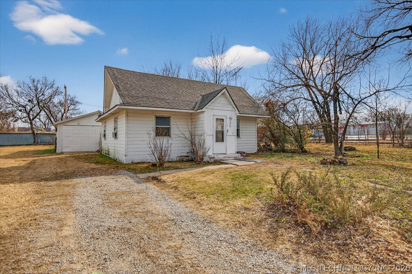 116 Nw Cass Property Photo 2