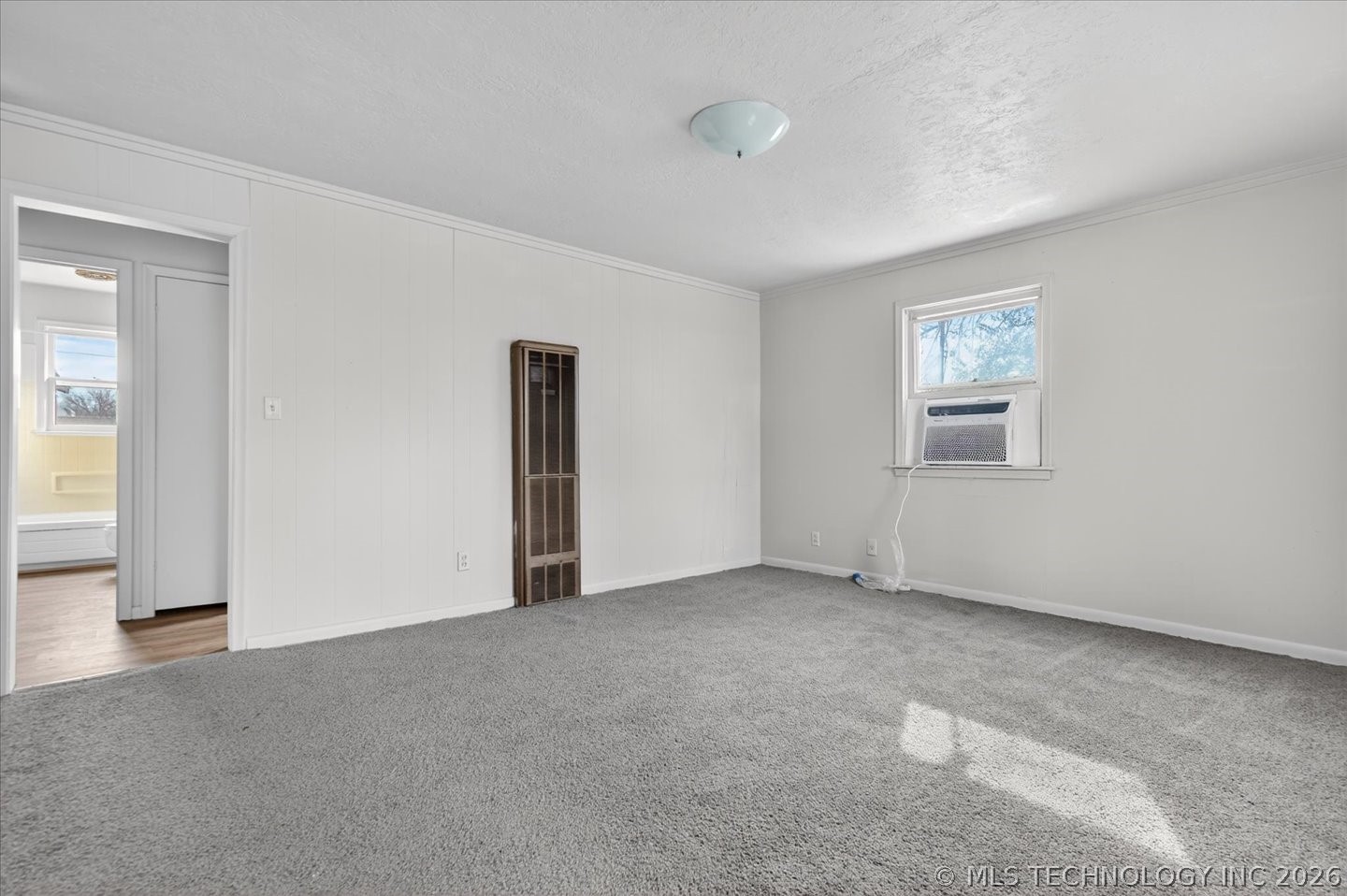 116 Nw Cass Property Photo 4