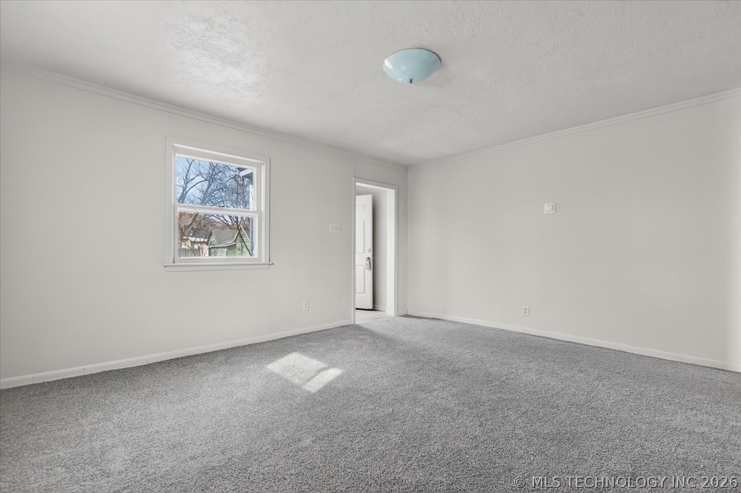 116 Nw Cass Property Photo 5