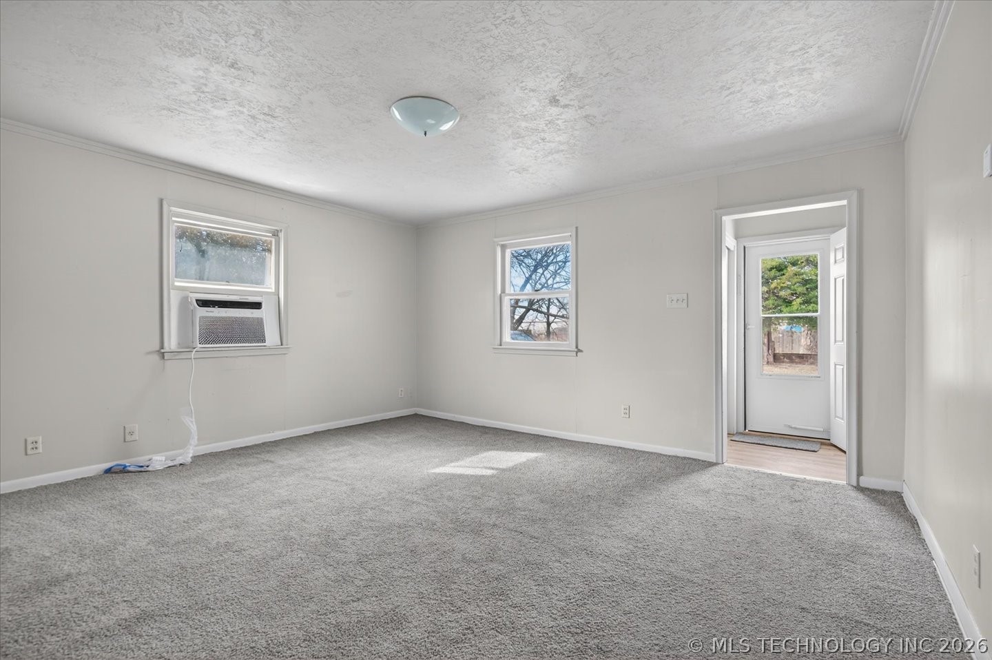 116 Nw Cass Property Photo 6