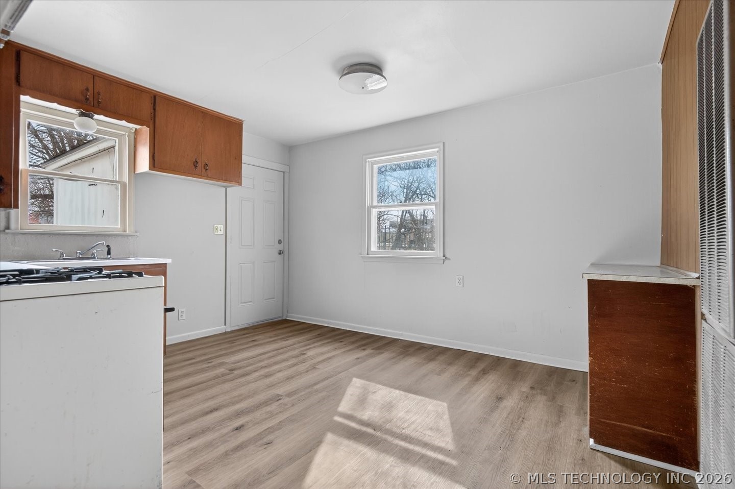 116 Nw Cass Property Photo 7