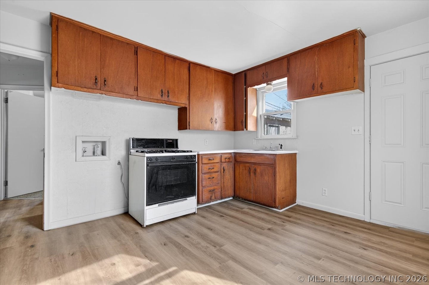 116 Nw Cass Property Photo 8