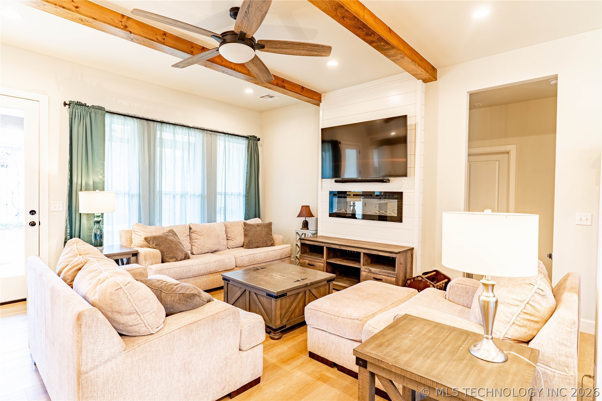 1506 University Circle Property Photo 4