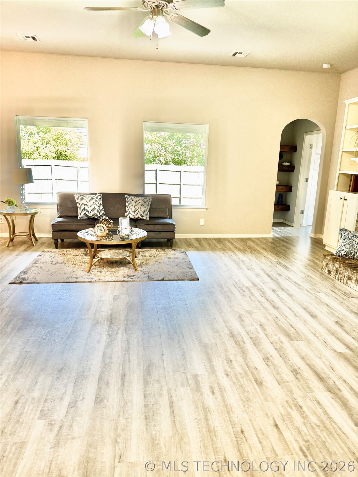 14751 S Urbana Avenue Property Photo 14