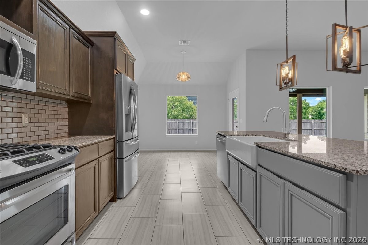 14751 S Urbana Avenue Property Photo 38