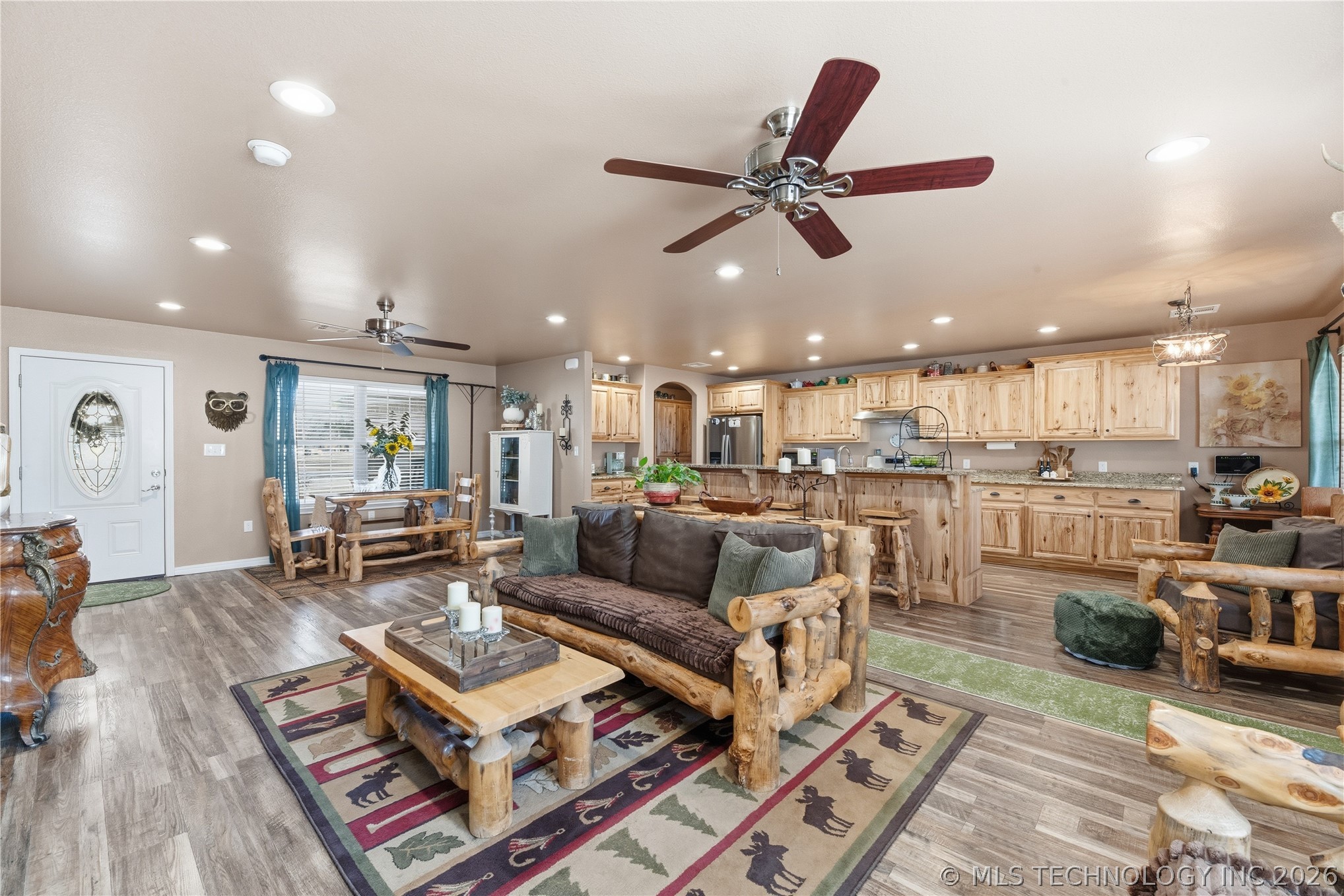 440 W 7th Street Property Photo 5