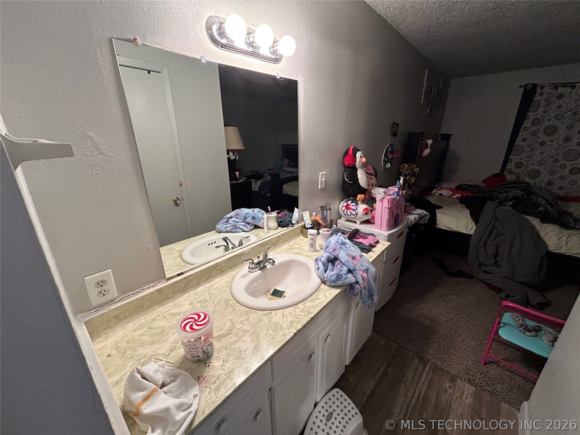 2302 S 84th East Avenue Property Photo 19