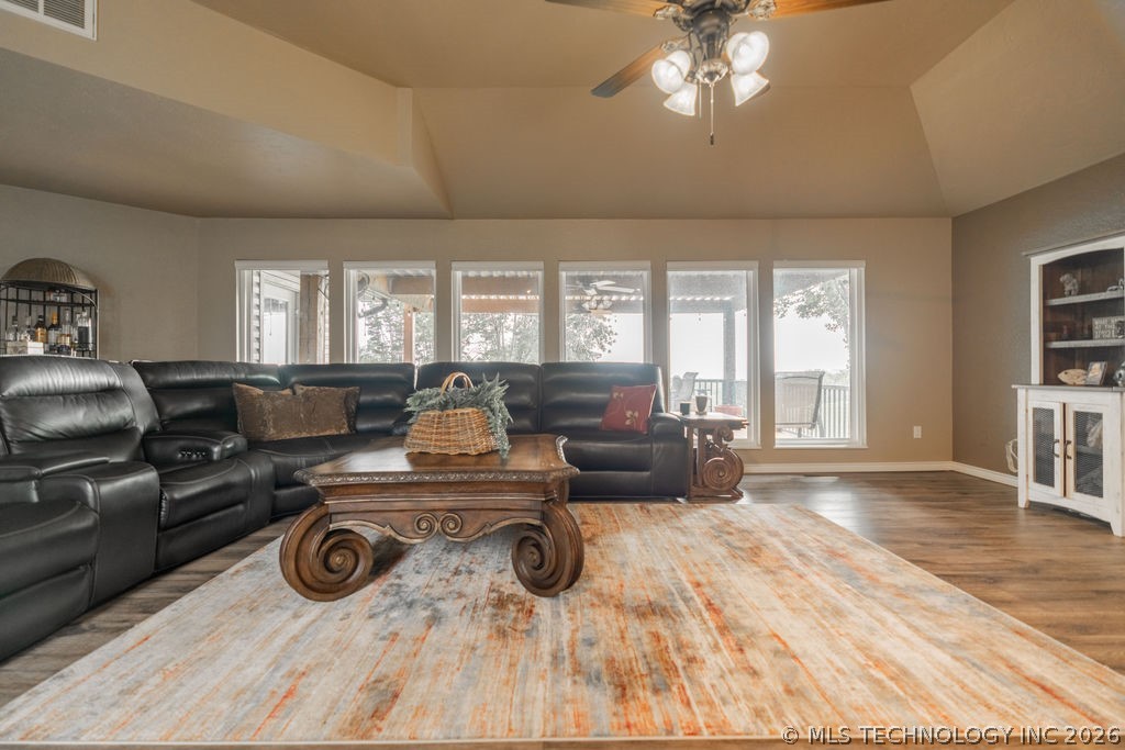 14235 Bois Darc Property Photo 5