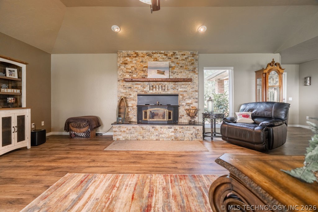 14235 Bois Darc Property Photo 6