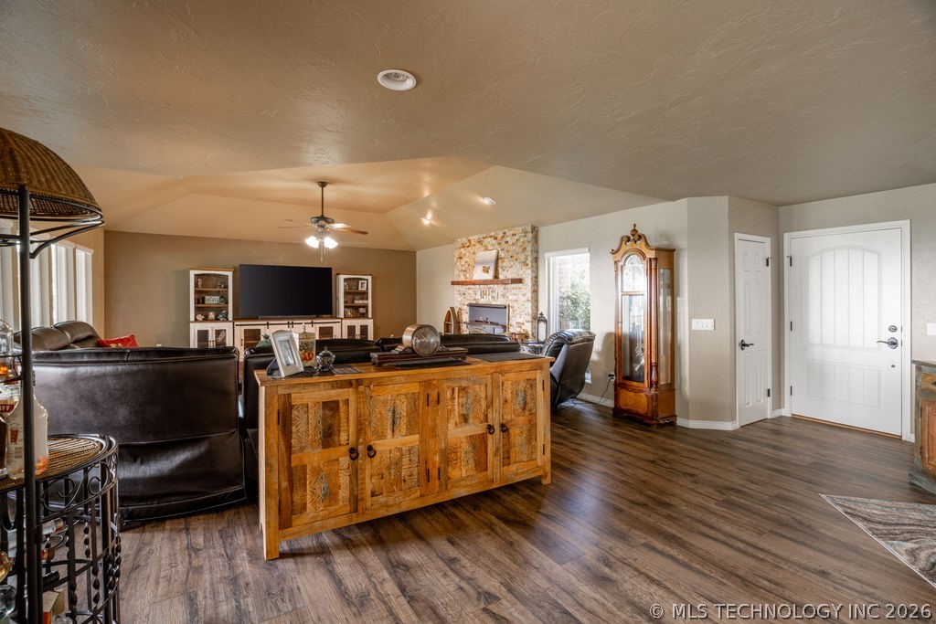 14235 Bois Darc Property Photo 7