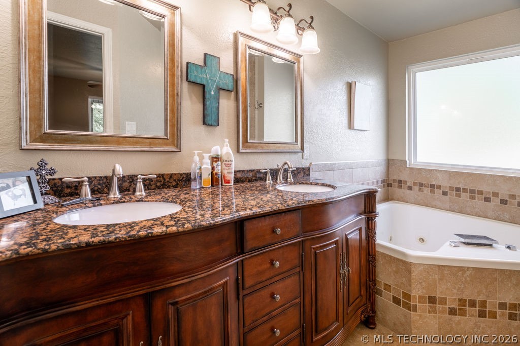 14235 Bois Darc Property Photo 32