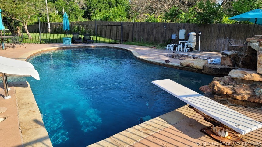 18007 Marian Avenue Property Photo 8