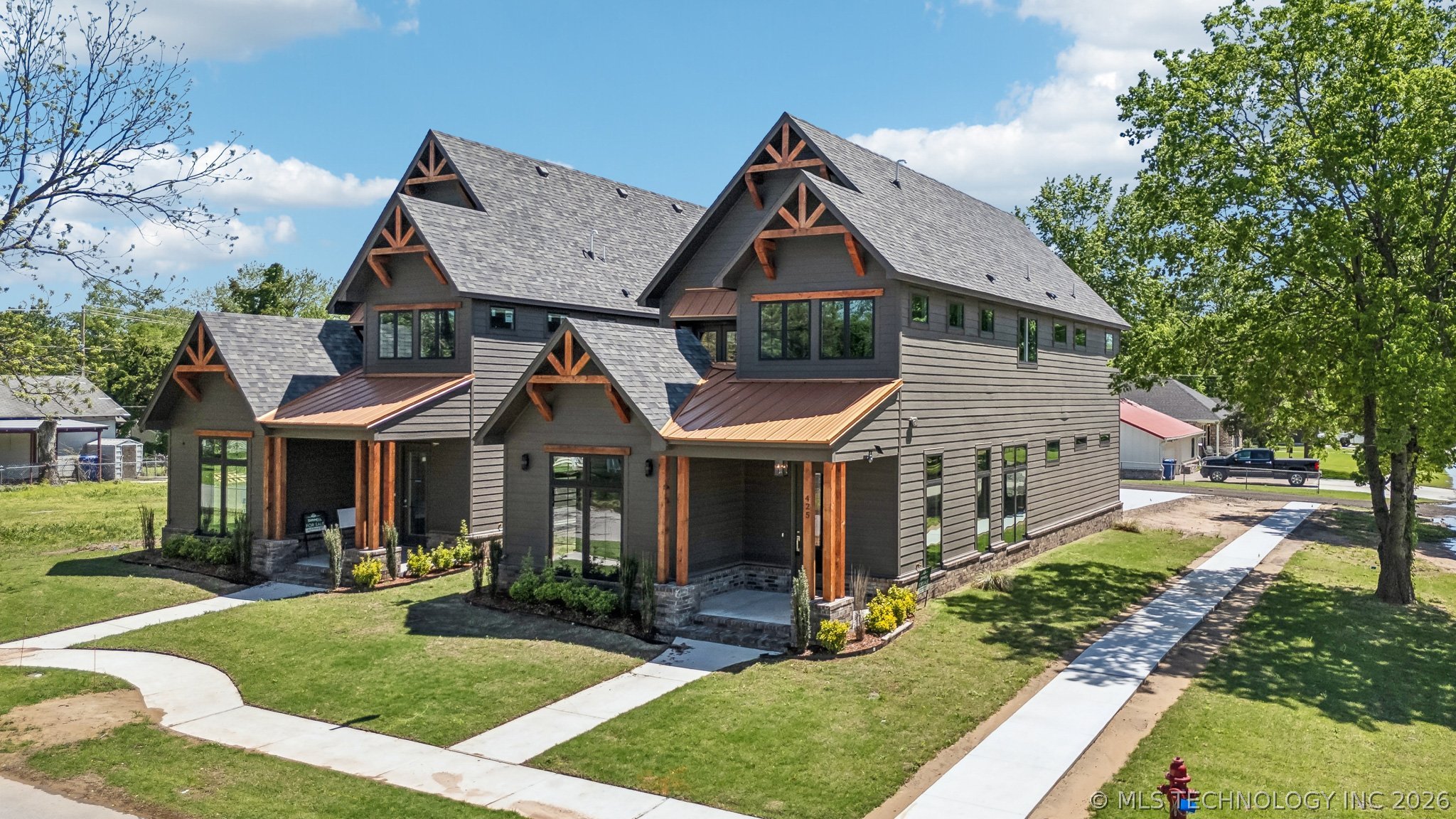 421 W Ft Worth Street Property Photo 1